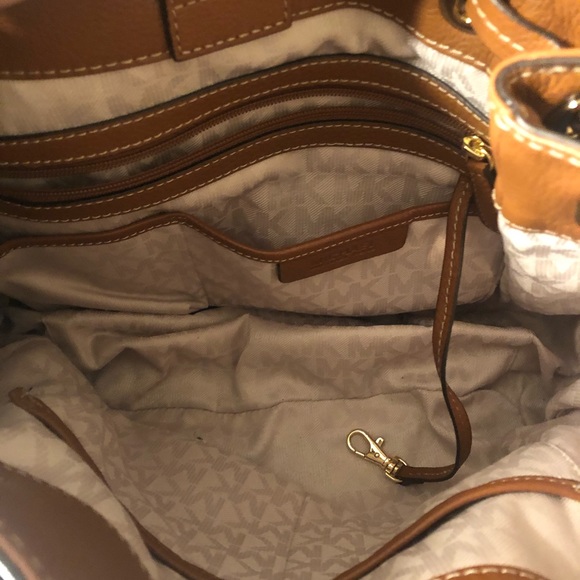 Authentic Michael Kors Purse - Picture 5 of 8